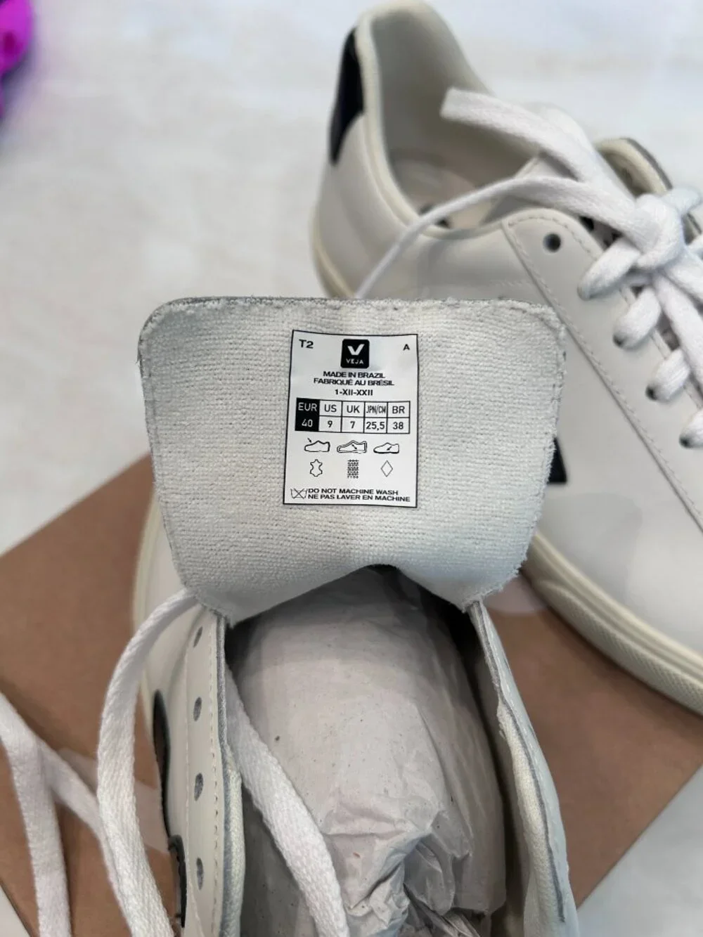(NWT) Veja Esplar Leather White/Black Sneakers US Size 9 (Brand New, Never Worn)